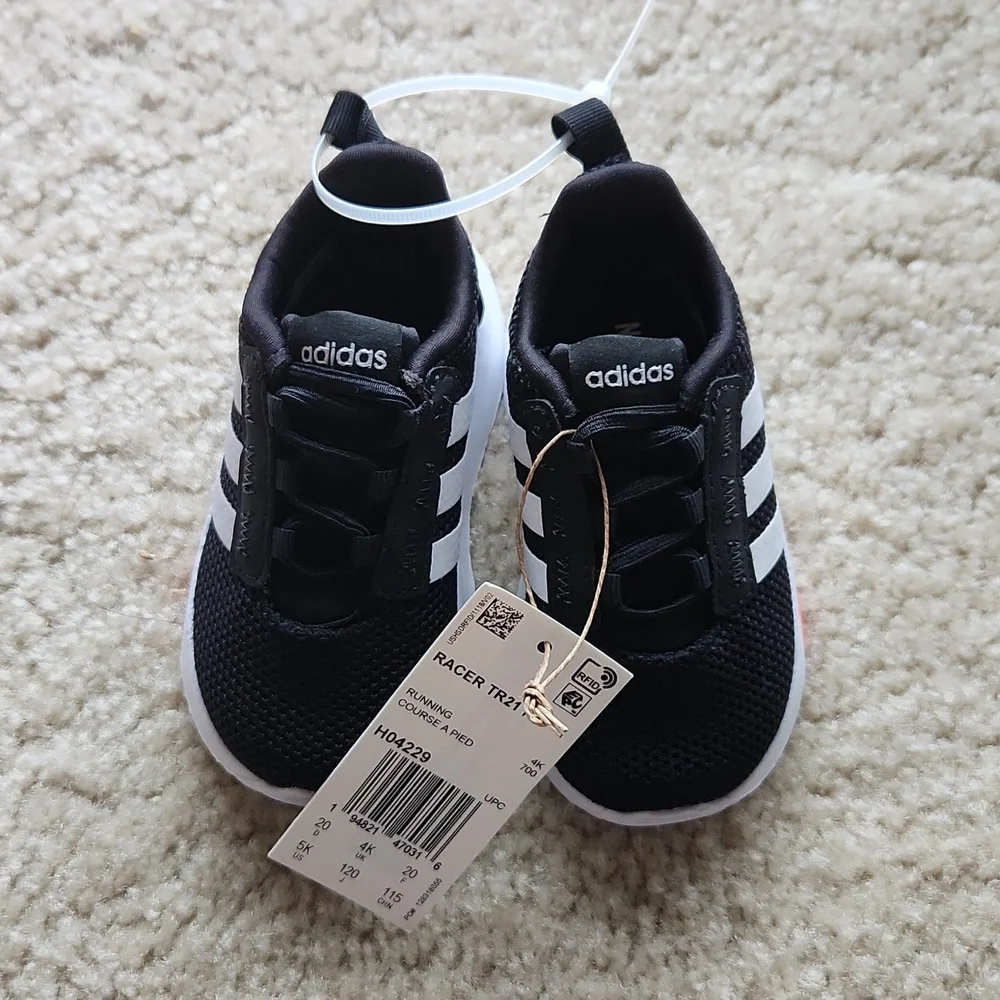 NWB Adidas racer TR21 running sneaker